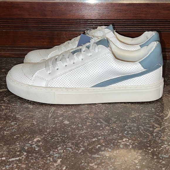 Universal Threads "Blue Brittin" White Sneakers, Memory Foam, Size 8, LN! - Picture 2 of 11